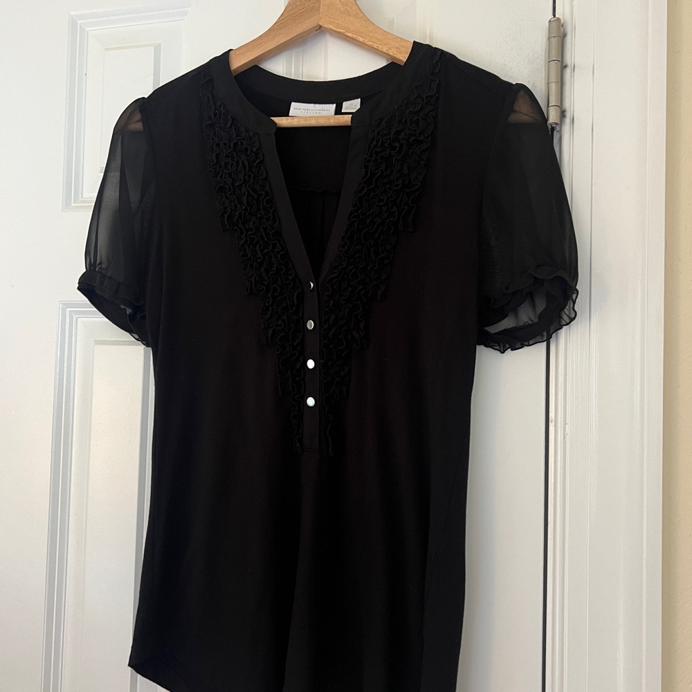 New York & Company Black Short Sleeve Ruffle Trim V-Neck Blouse Sheer Career XS
